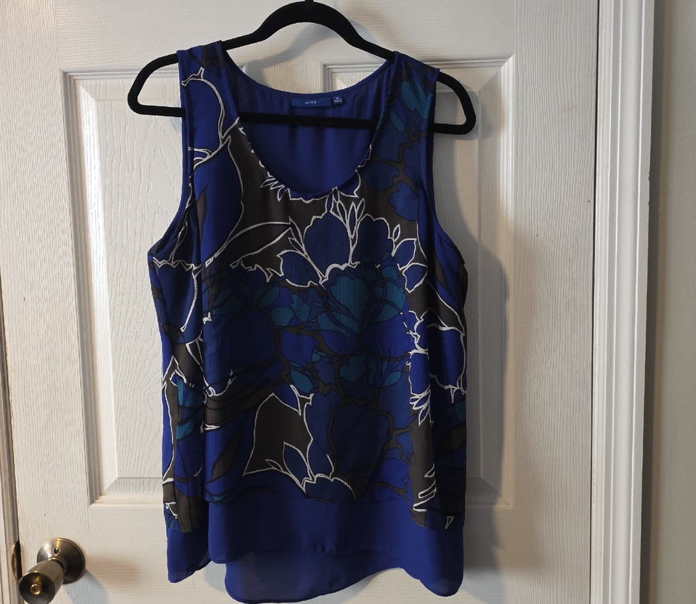 Apt. 9 Sleeveless Blue and Black Patterned Blouse